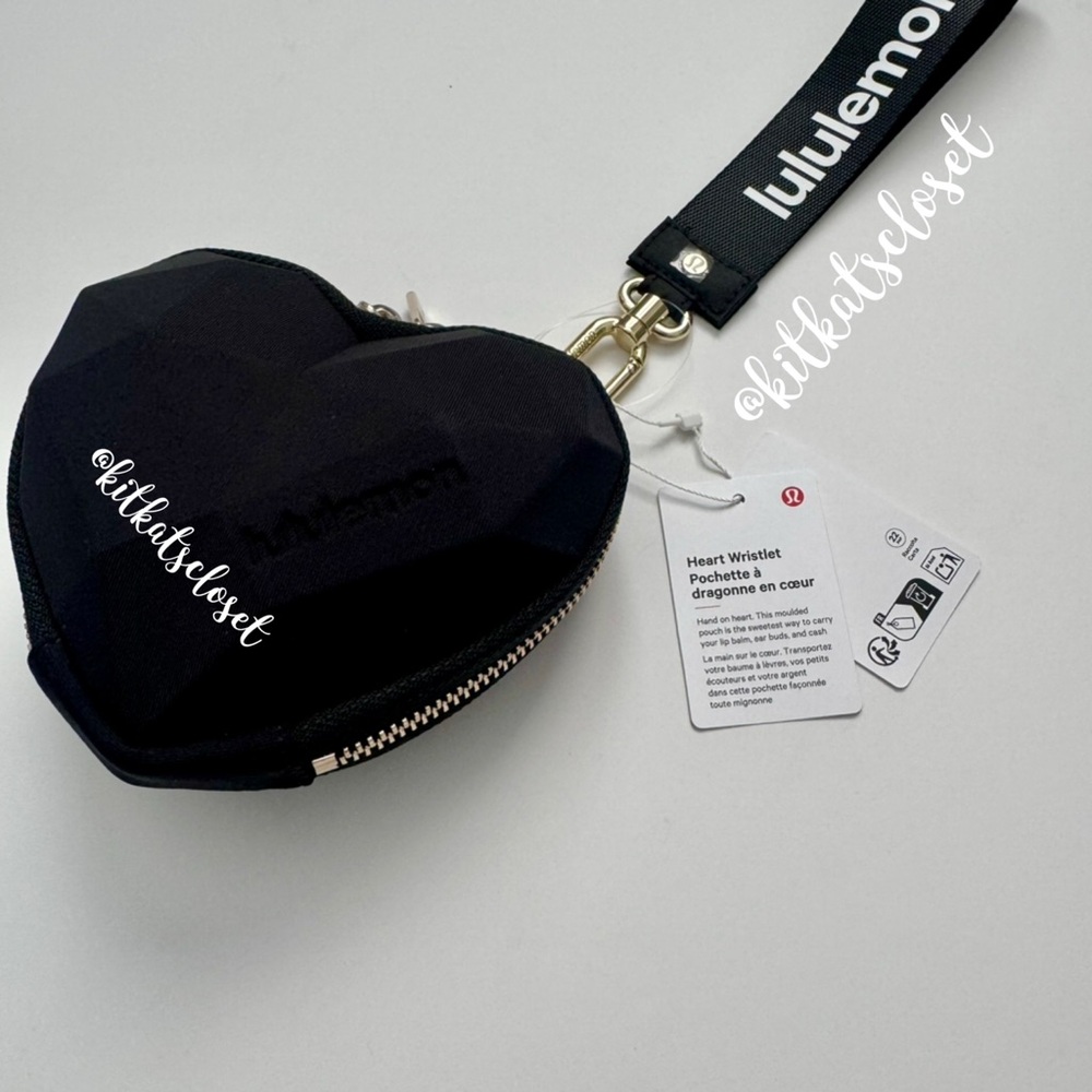 ⚡️SALE TODAY ONLY⚡️🆕 BLACK - NWT lululemon heart wristlet *VALENTINES DAY*